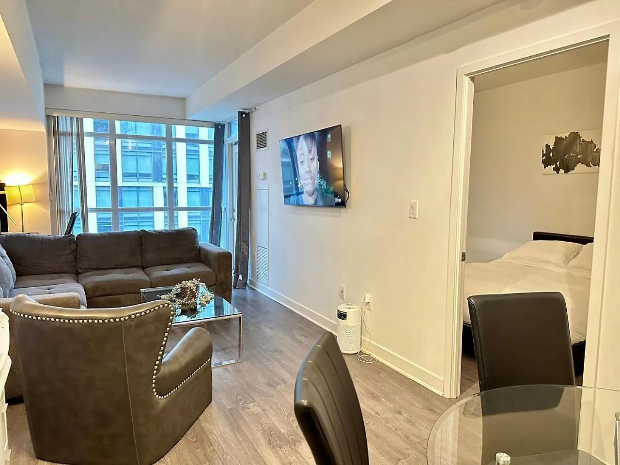 Comfy 1Bdrm Den 2Baths With 3 Real Beds Plus Parking Toronto Apartment