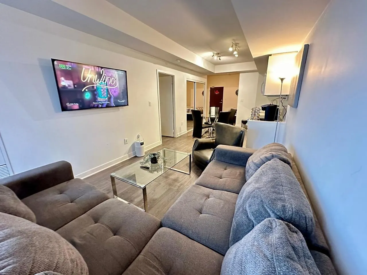 Comfy 1Bdrm Den 2Baths With 3 Real Beds Plus Parking Toronto