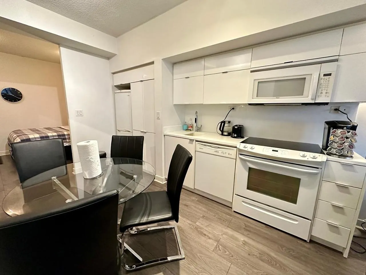 Comfy 1Bdrm Den 2Baths With 3 Real Beds Plus Parking Toronto 0*,